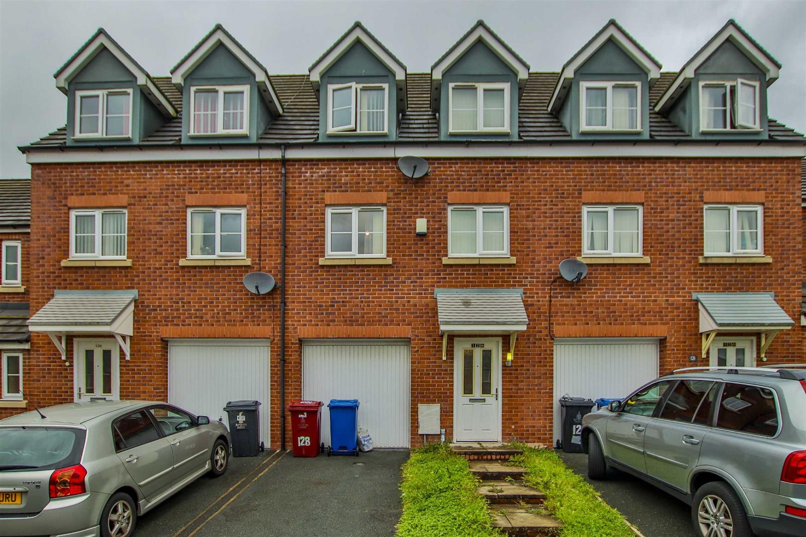 3 Bed Townhouse House For Sale - Main Image